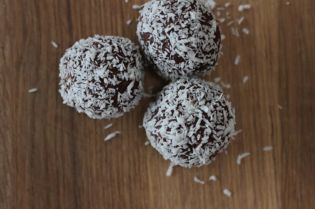 Vegan sugar free rum balls